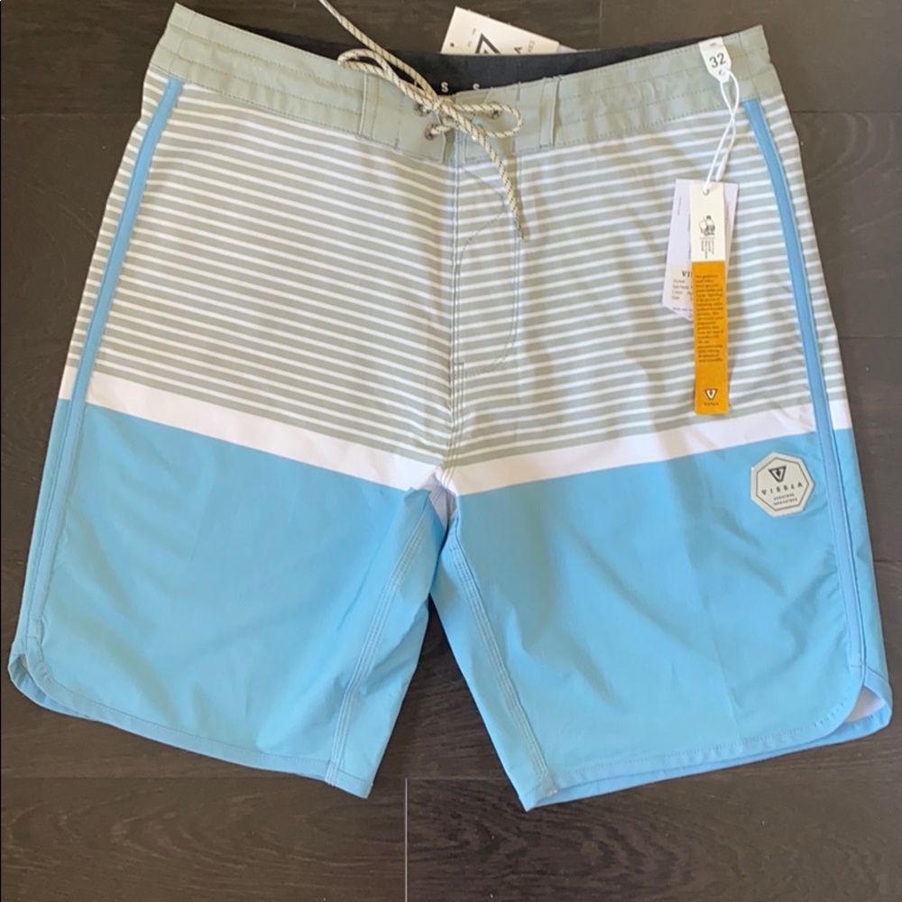 Vissla stripe upper board short